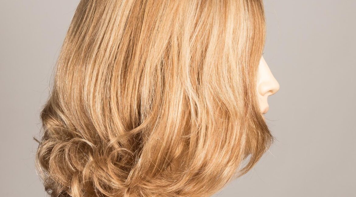 Ghid complet pentru alopecia feminină: cum alegi și porți primul tău topper de păr fără să observe nimeni Ghid complet pentru alopecia feminină: cum alegi și porți primul tău topper de păr fără să observe nimeni