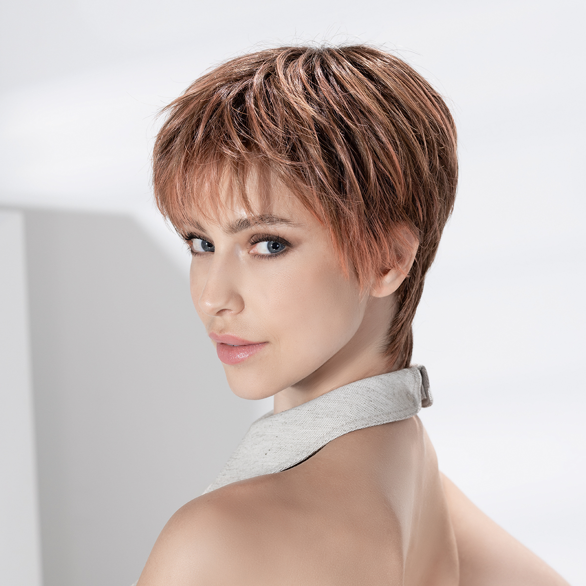 Peruca blonda cu par scurt Novel Delux Peruca blonda cu par scurt Novel Delux - imagine 10