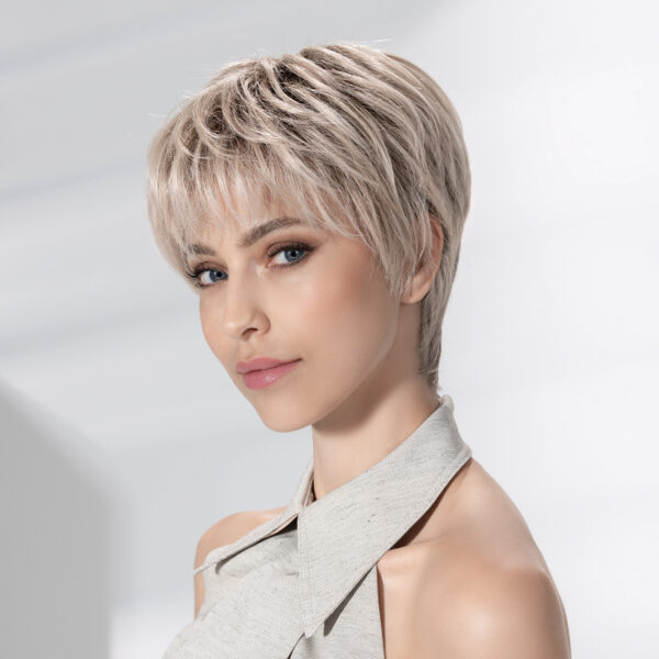 Peruca blonda cu par scurt Novel Delux Peruca blonda cu par scurt Novel Delux